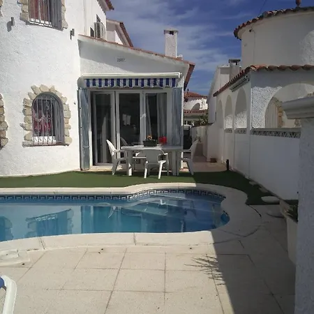 Holiday home Alberes 61-b Empuriarent Empuriabrava